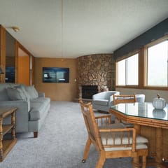 2-250 S Frontage Rd, Evergreen Lodge, 613
